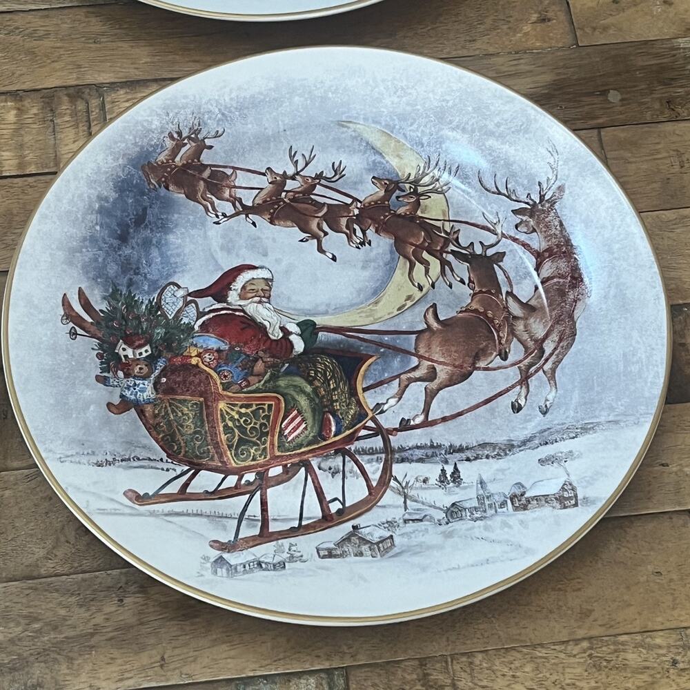 Pottery Barn Nostalgic Santa Dinner Plates 10.5" Santa Christmas Set of 4